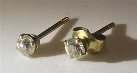 Pair solitaire diamond earstuds